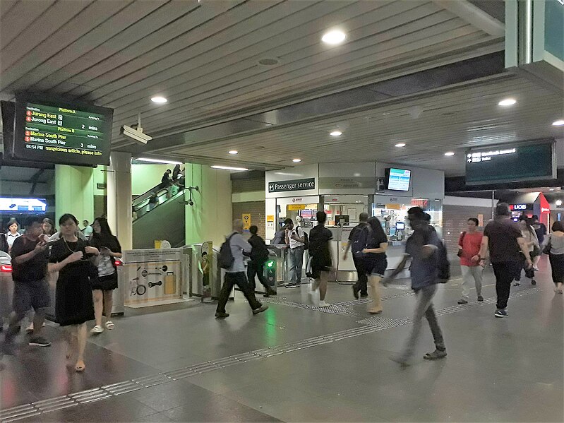 File:NS10 Admiralty Concourse.jpg