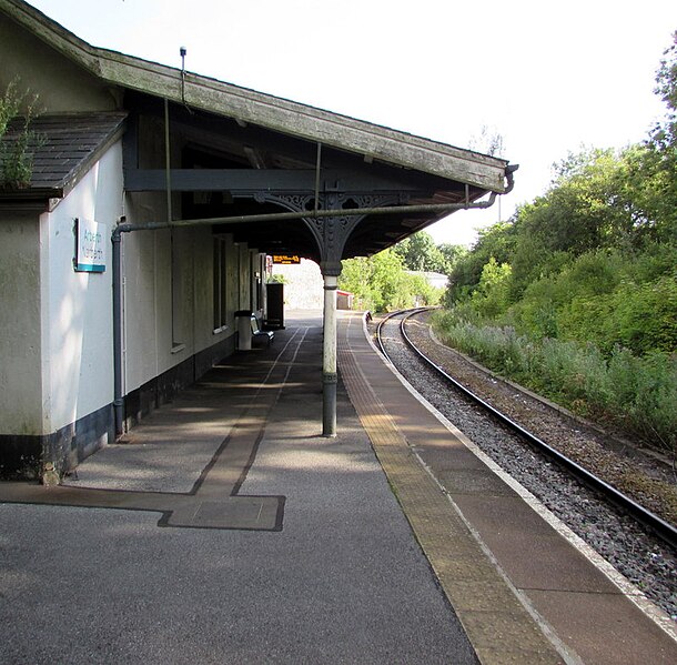 File:Narberth railway station platform canopy - geograph.org.uk - 4593097.jpg