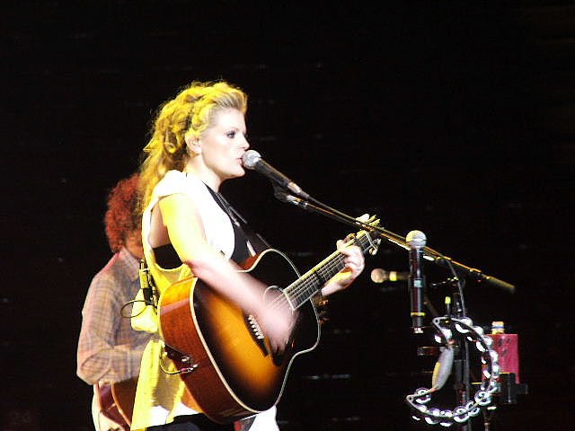 Maines performing with the Dixie Chicks during their "Accidents & Accusations Tour" December 4, 2006