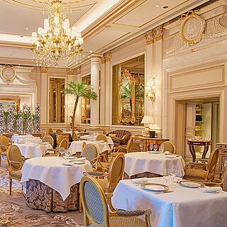 <span class="mw-page-title-main">Le Cinq</span> Restaurant in France