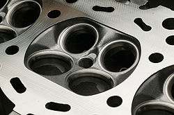 A cylinder head of a four valve engine.
( Nissan VQ engine ) Nissan VQ35DE 005.jpg