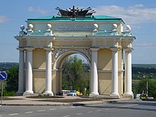 Einer der beiden Triumphbögen in Nowotscherkassk