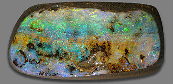 Opal, Australia (length 6 cm)