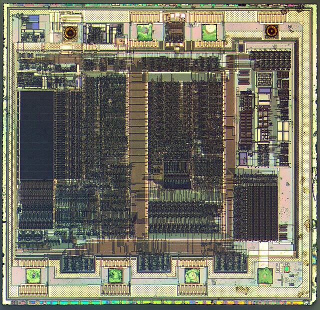 Die of a PIC12C508 8-bit, fully static, EEPROM/EPROM/ROM-based CMOS microcontroller manufactured by Microchip Technology using a 1200 nanometer proces
