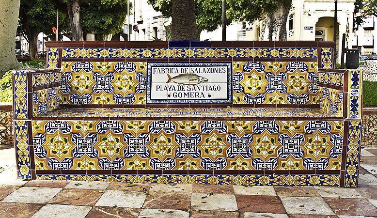 One of the several tiled benches of the Plaza 25 de Julio built in 1917,[41] Santa Cruz de Tenerife, Canary Islands