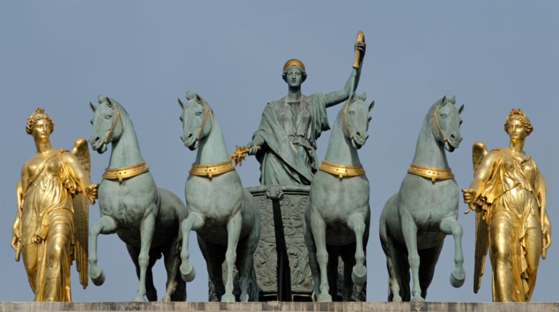 File:Peace riding in a triumphal chariot Bosio Carrousel.jpg