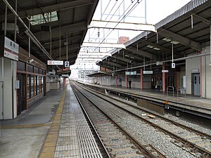 Piattaforma della stazione Toji IMG 1037 20131123