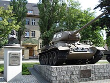 Pomnik poświęcony żołnierzom 1 Drezdeńskiego Korpusu Pancernego.JPG