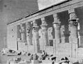 Il Portico di Hathor a File in una fotografia d'epoca.