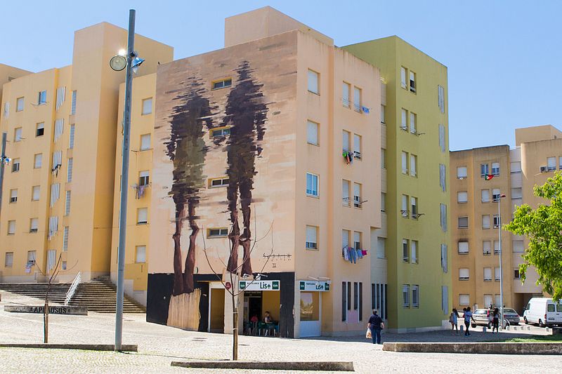 File:Portugal 090716 Street Art Gonzalo Borondo 001.jpg