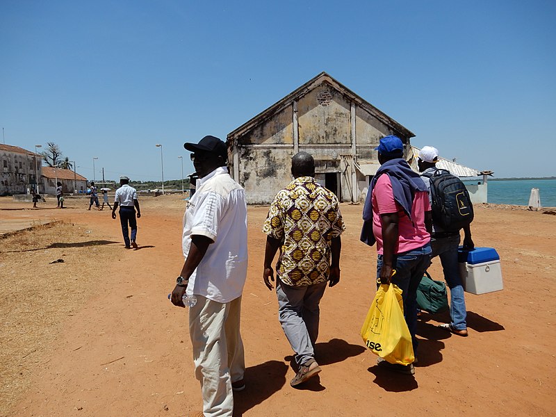 File:Praça D. Luís I, Bolama, Guiné-Bissau – 2018-03-02 – DSCN1006.jpg