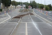Čeština: Provizorní tramvajový přejezd v pražské Zenklově ulici mezi zastávkami Vychovatelna a Okrouhlická.