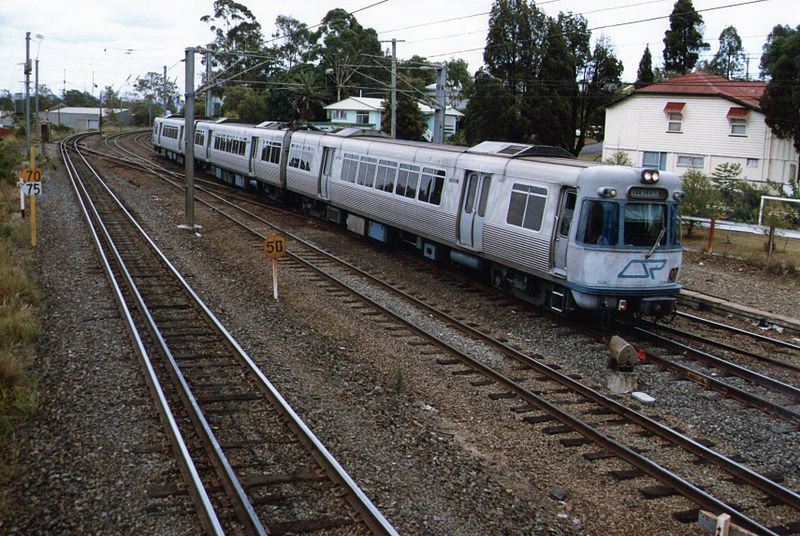 File:QR EMU unit 07 in original colour scheme on a Beenleigh bound train at Rocklea, ~1987.jpg