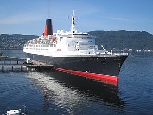 RMS Queen Elizabeth 2 in Trondheim 2008.jpg