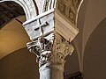 Capitel coríntia da Basílica de São Apolinário Novo do início do século VI (Ravena, Itália)