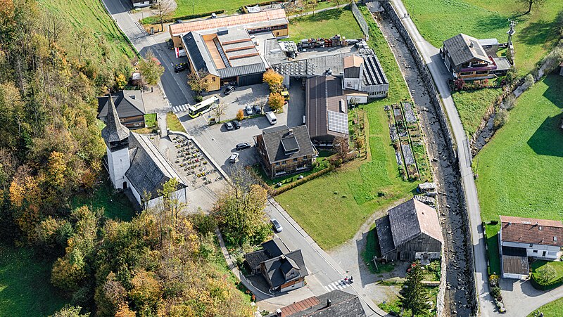 File:Reuthe Pfarrkirche Schrägluftbild.jpg