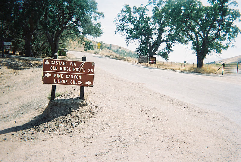 File:Ridge Route northside info signs.jpg