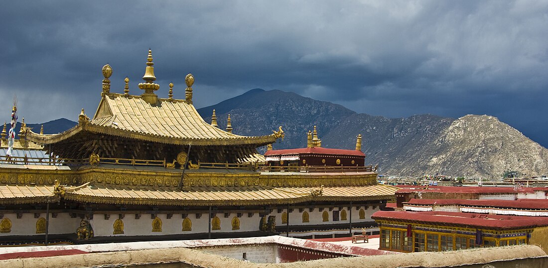 File:Roof of Jokhang.jpg