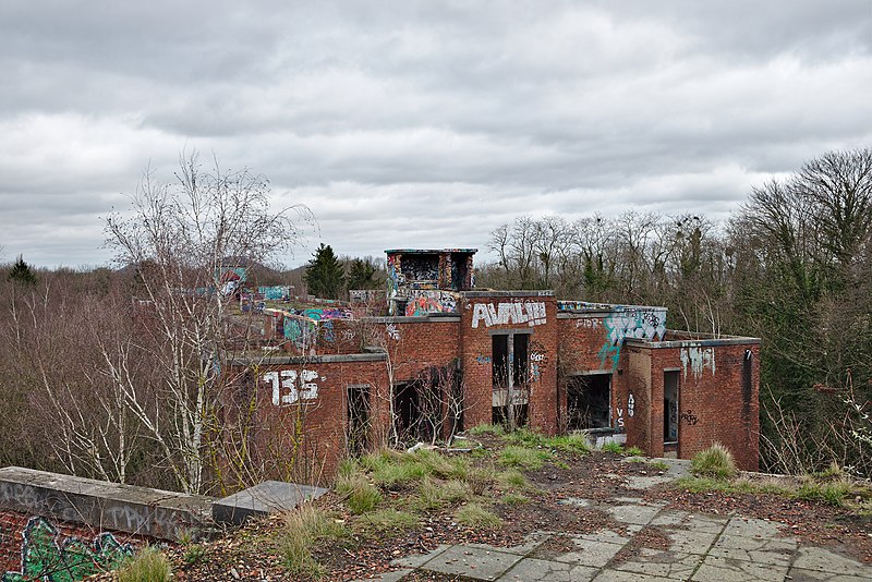 File:Roofs of abandoned military buildings in Fort de la Chartreuse, Liege, Belgium (DSCF3416).jpg