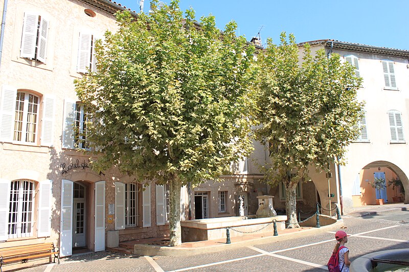 File:Roquebrune-sur-Argens 04.jpg