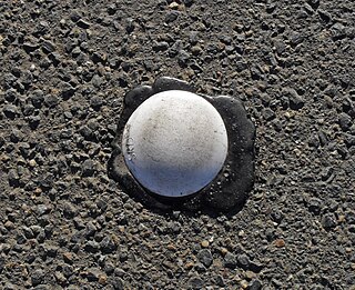 <span class="mw-page-title-main">Botts' dots</span> Round non-reflective raised pavement markers