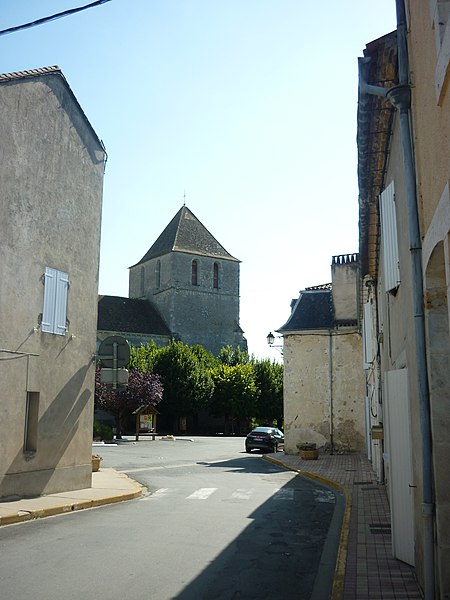 File:Rue-Saint-Méard-de-Gurçon2.jpg