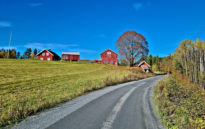 File:Søndre Åmot gård Sørkedalen Nordmarka Oslo Norway (2022.10.08).jpg