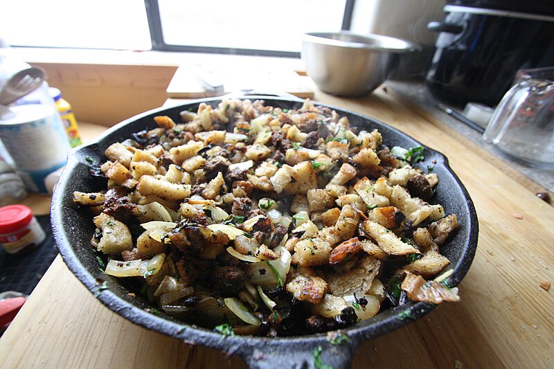 File:Sage stuffing - Making and finished product 33.jpg