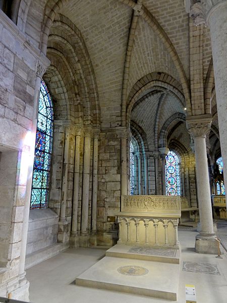 File:Saint-Denis (93), basilique Saint-Denis, chapelle St-Firmin 2.jpg