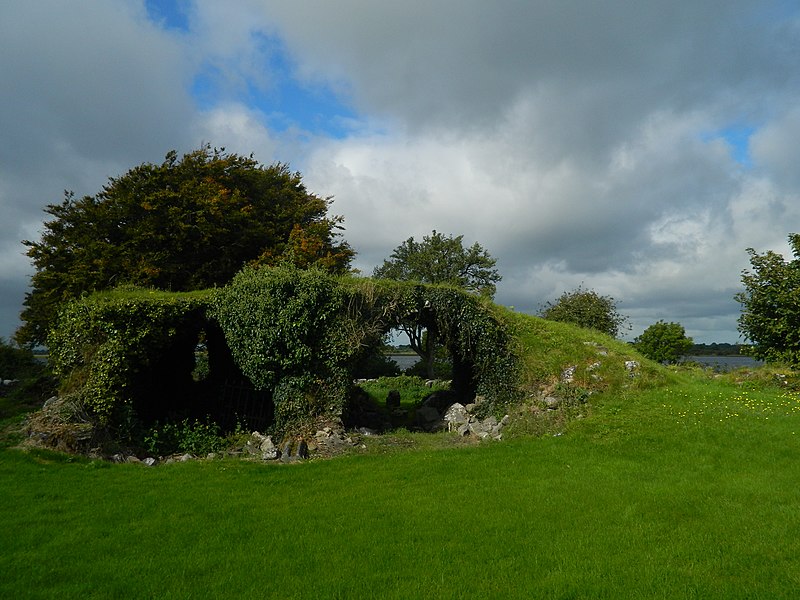 File:Saints Island Vaulted Chamber.jpg