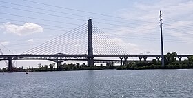 Vue du pont Samuel-De Champlain depuis Brossard.