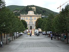 San Giuliano Terme, piazza Italia.jpg . ซาน จูลิอาโน แตร์เม