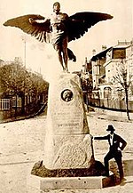 Santos Dumont posing near the statue in his honour in 1913. Santos-dumont-st-cloud.jpg