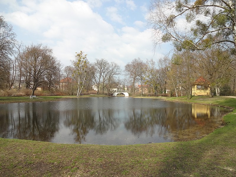 File:Schlosspark senftenberg 2018-04-08 (13).jpg
