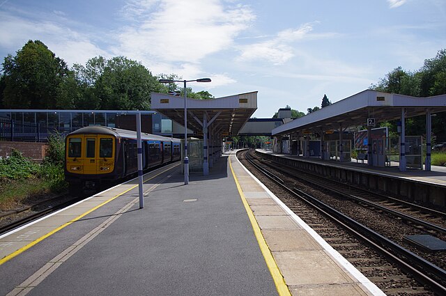 The view from platform 3 at Sevenoaks, looking south towards Tonbridge with a Thameslink train operating on behalf of Southeastern
