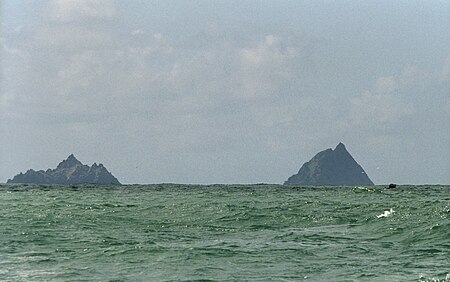 English: A view off the Skellig Islands from the sea Polski: Widok na wyspy Skellig z morza