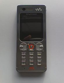 Sony Ericsson W880i - 维基百科，自由的百科全书