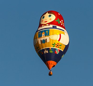 Horkovzdušný balon ve tvaru matrjošky