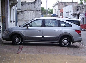 SsangYong Rodius RD400.jpg