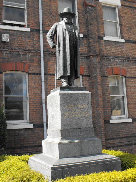 File:Statue of Ludwig Mond - geograph.org.uk - 1241818.jpg