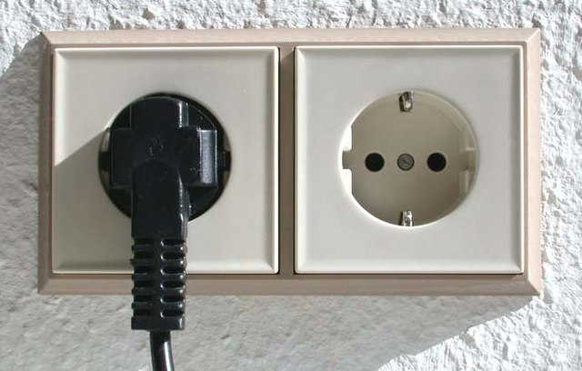 Adaptateur de type 2 vers prise domestique (Schuko) - monophasé