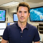 Stefan Goedde im Pacific Tsunami Warning Center auf Oahu, Hawaii.jpg