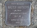 "Hier wohnte Walter Hartkopf, Jg. 1913, verhaftet 1934, tot im Strafbatallion 999"