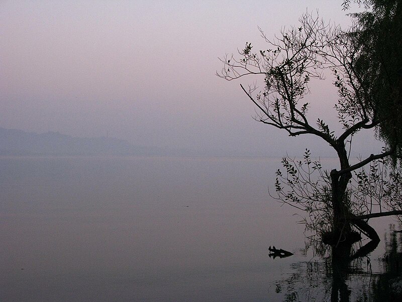 File:Sunrise at Xihu (Westlake), Hangzhou 105.jpg