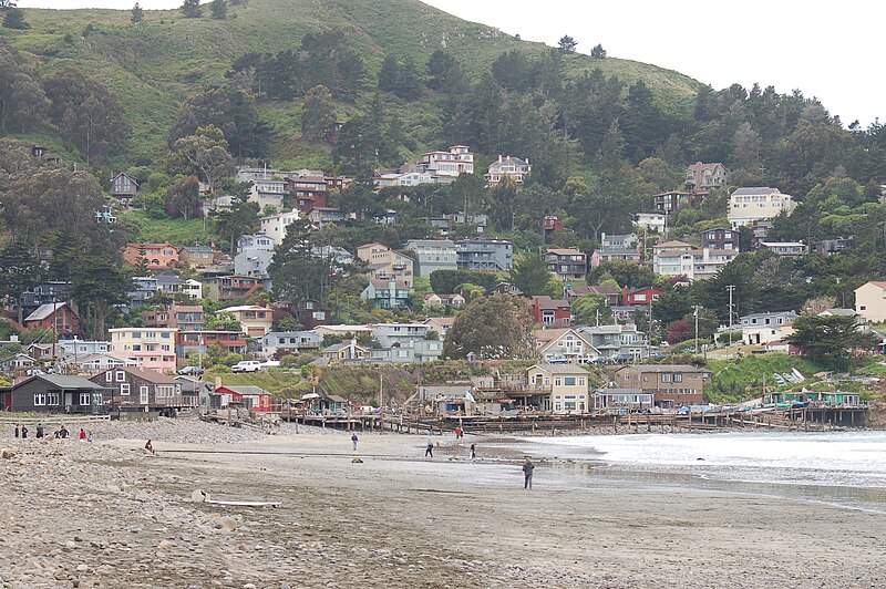 File:Surfing at Pacifica.jpg