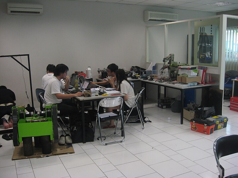 Файл:Swiss German University, Tangerang - Mechanics Lab 01.JPG