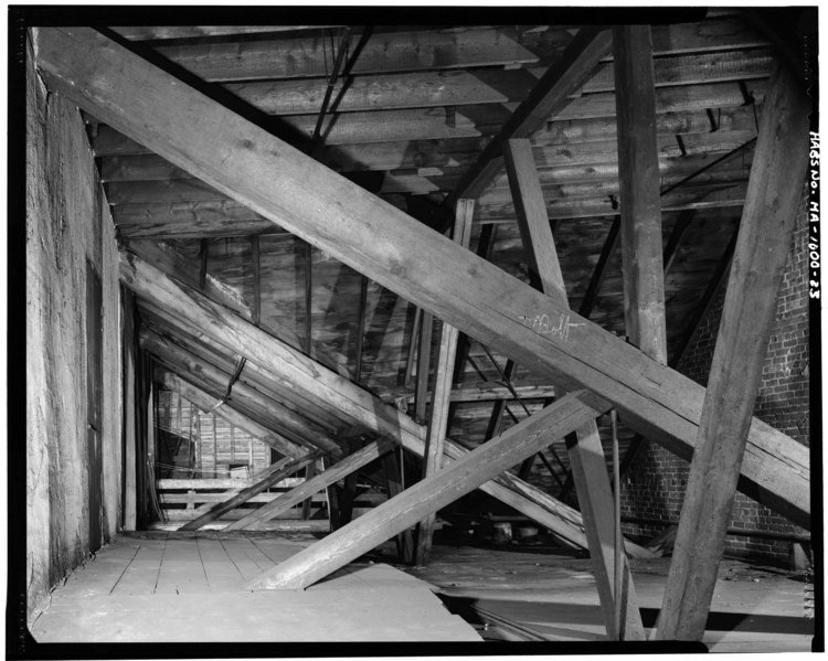 File:TRUSSES, WEST SIDE OF CENTRAL ENCLOSURE VIEW LOOKING SOUTH - Academy Building, 68-114 South Main Street, Fall River, Bristol County, MA HABS MASS,3-FALL,9-23.tif