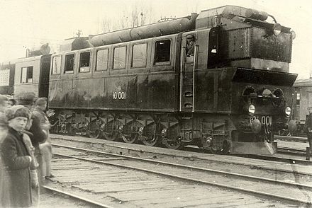 World's first useful diesel locomotive (a diesel-electric locomotive) for long distances SŽD Eel2, 1924 in Kyiv