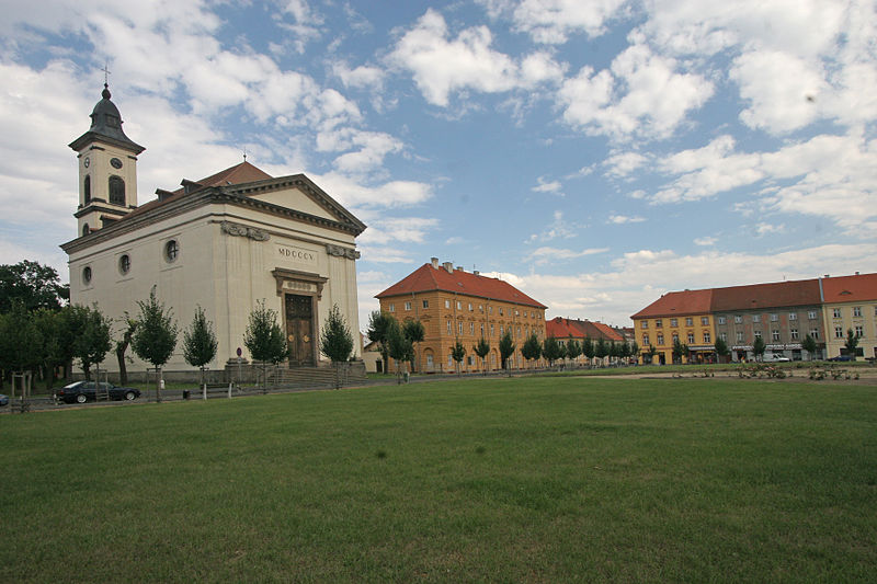 File:Terezín - Kostel Vzkříšení Páně1.JPG