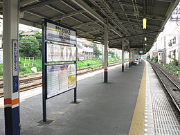 Tobu-railway-tojo-main-line-Kita-ikebukuro-station-platform.jpg